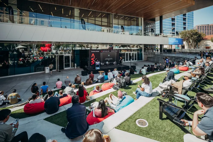 Attendees gather in an outdoor lounge at the World Congress.
